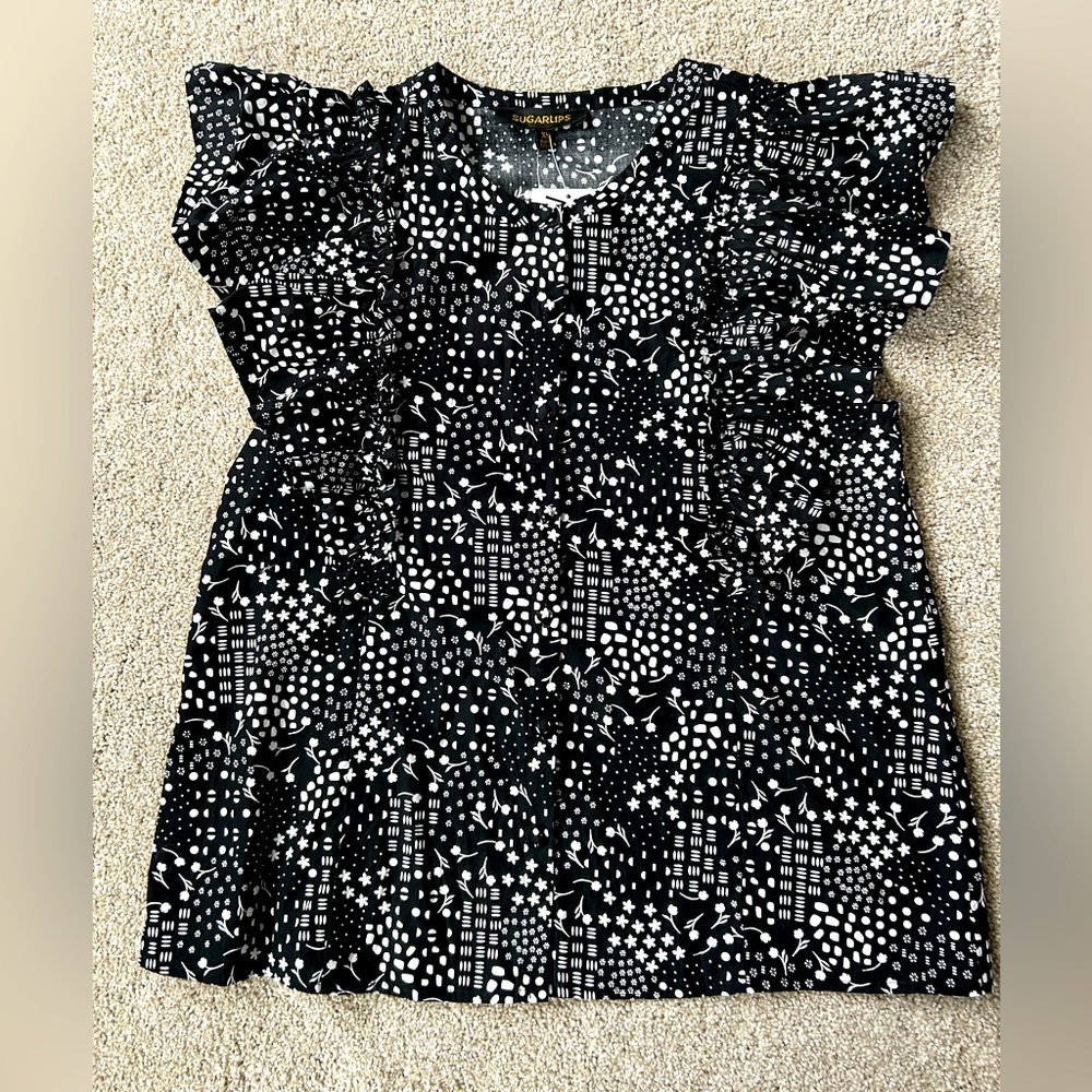 NWT Sugarlips flutter sleeve top